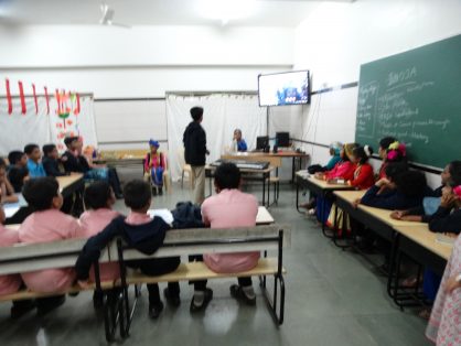 Teacher teaching in Classroom | Vishwa Vidyapeeth